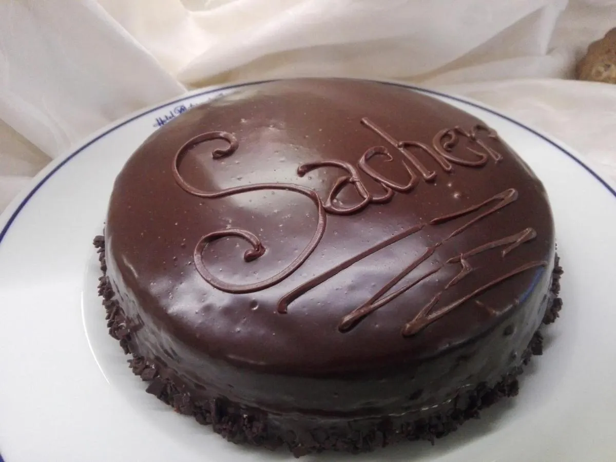 California Pastry Hotel تّشيرفييا 3*,