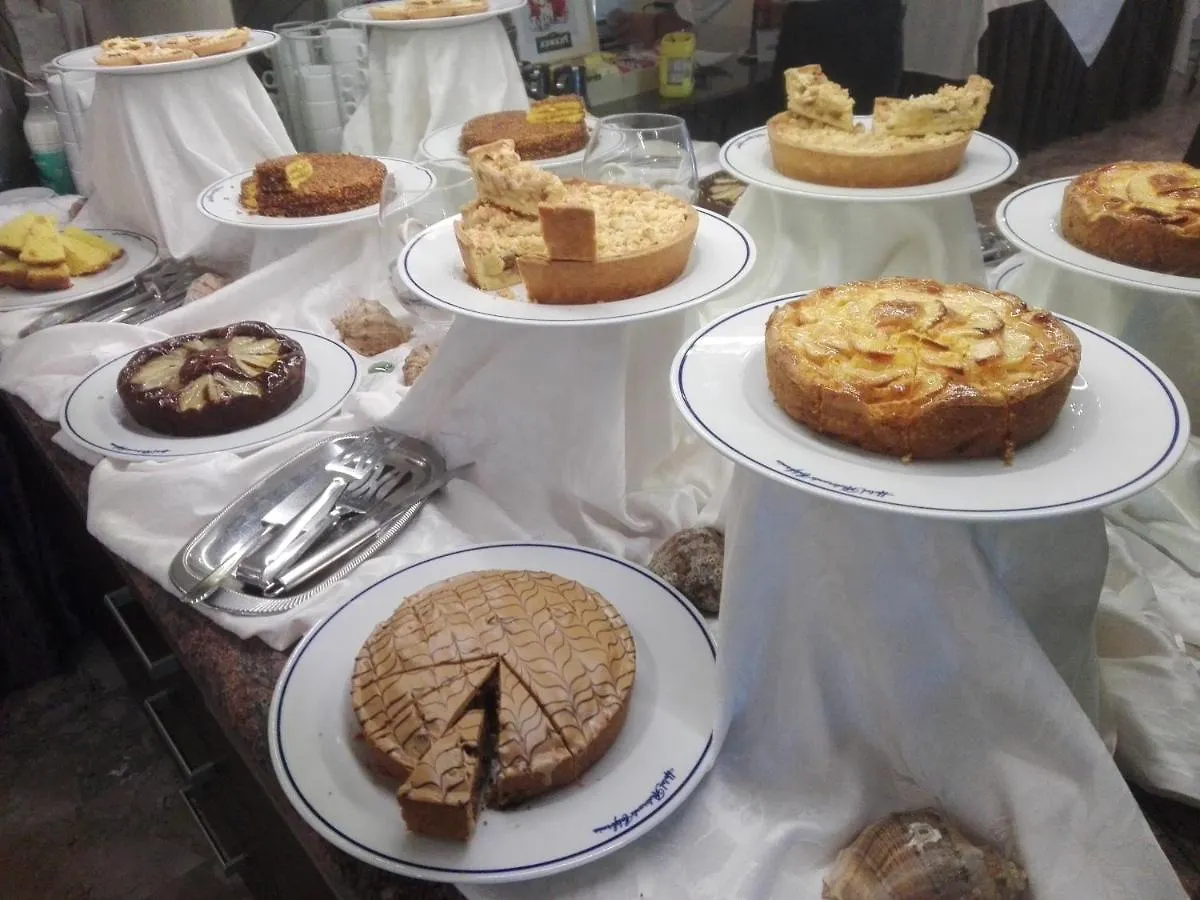 California Pastry Hotel تّشيرفييا 3*,