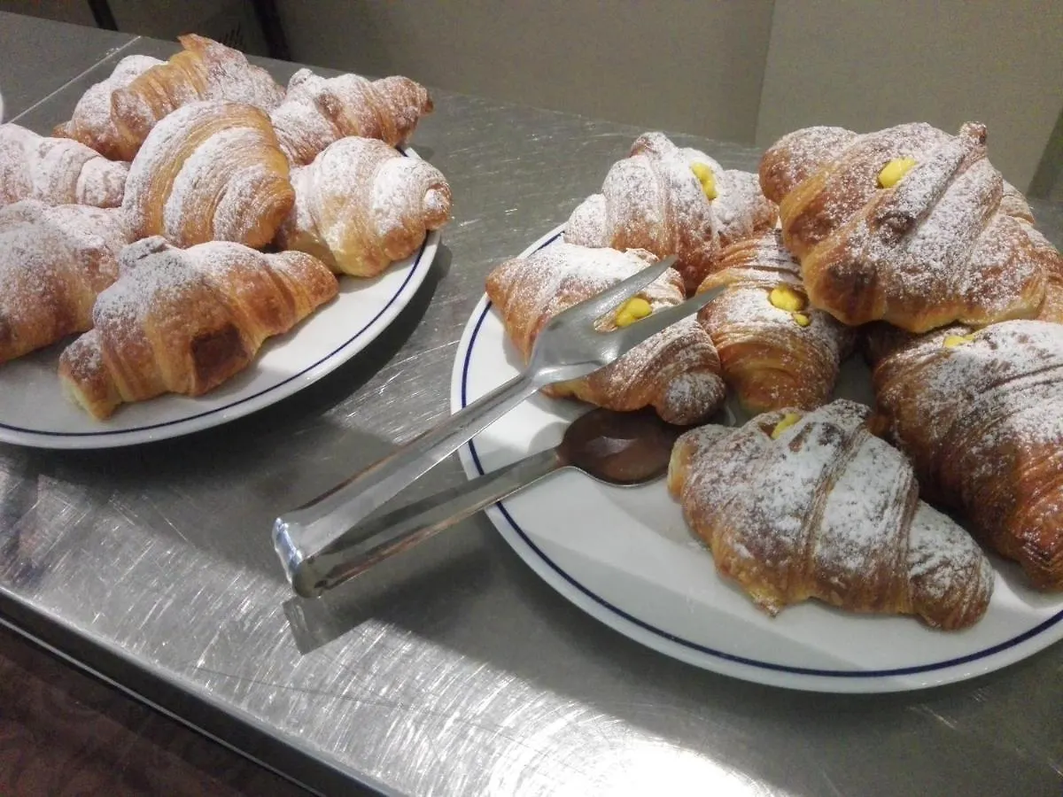 ***  California Pastry Hotel تّشيرفييا إيطاليا